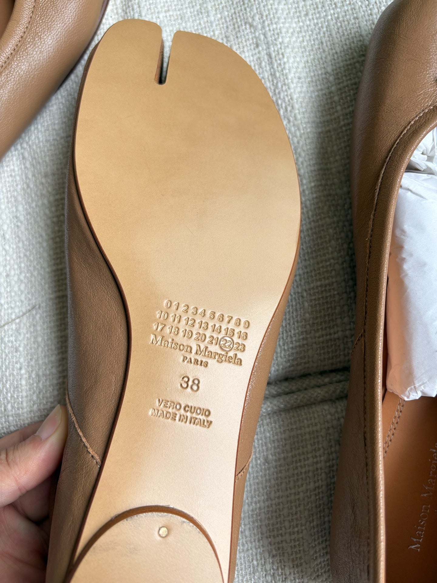 Maison Margiela Tabi Split-Toe Leather Ballet Flats size 38/US7.5 - Beige
