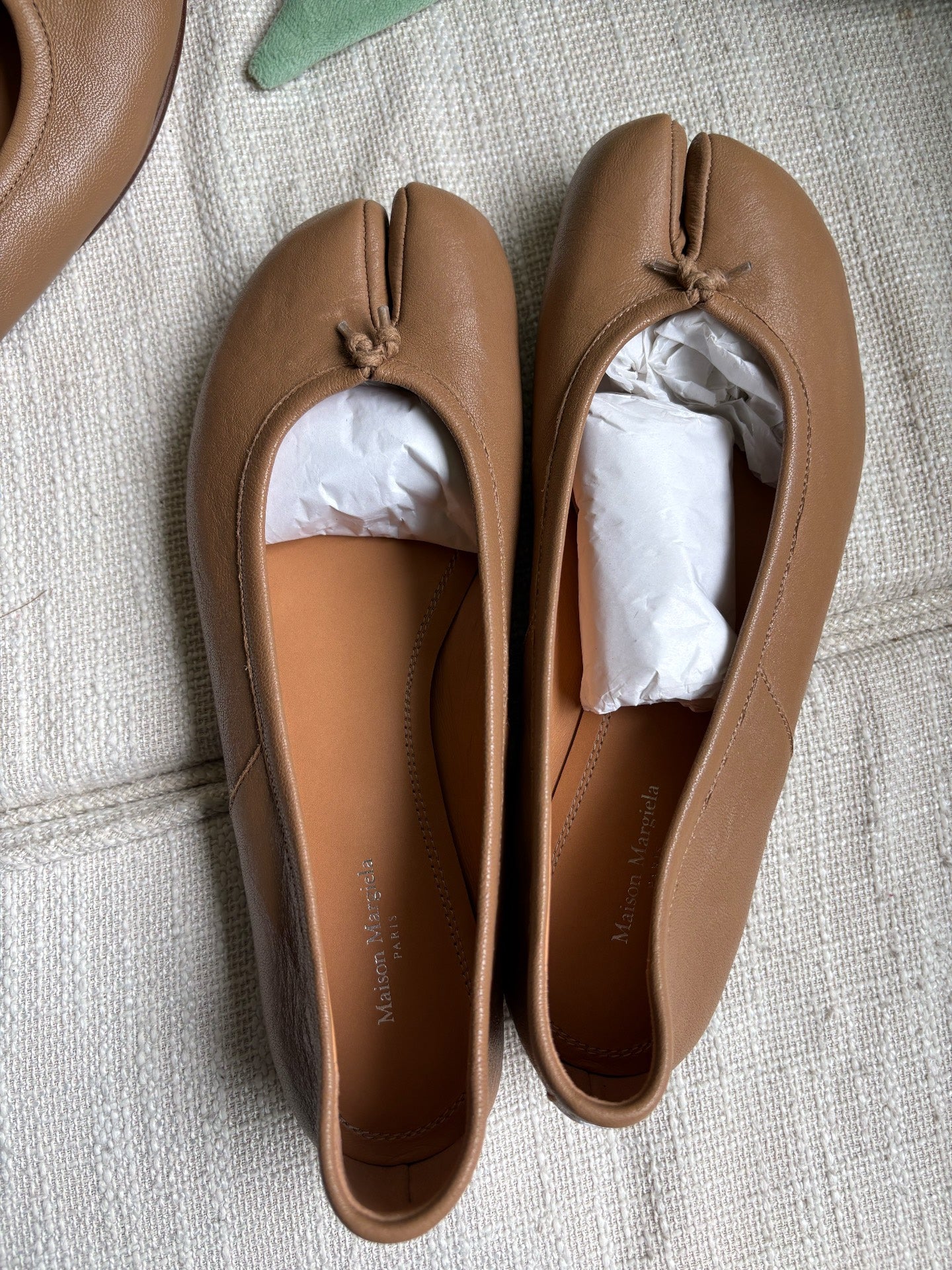 Maison Margiela Tabi Split-Toe Leather Ballet Flats  size 38/US7.5 - Beige