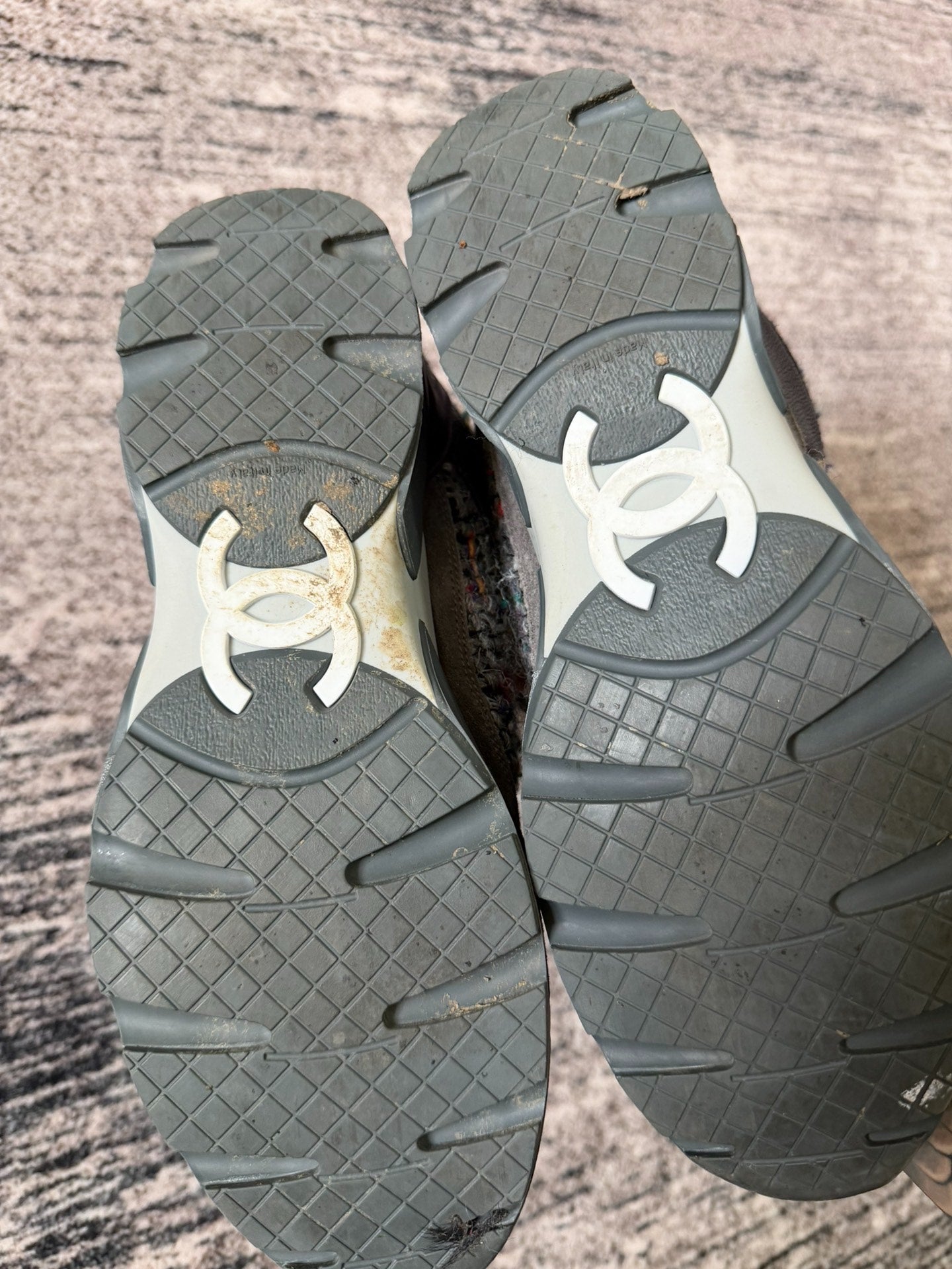Chanel CC Logo Calfskin Low-Top Sneakers