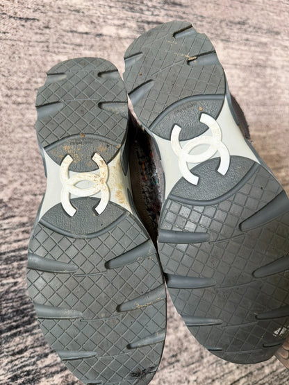 Chanel CC Logo Calfskin Low-Top Sneakers