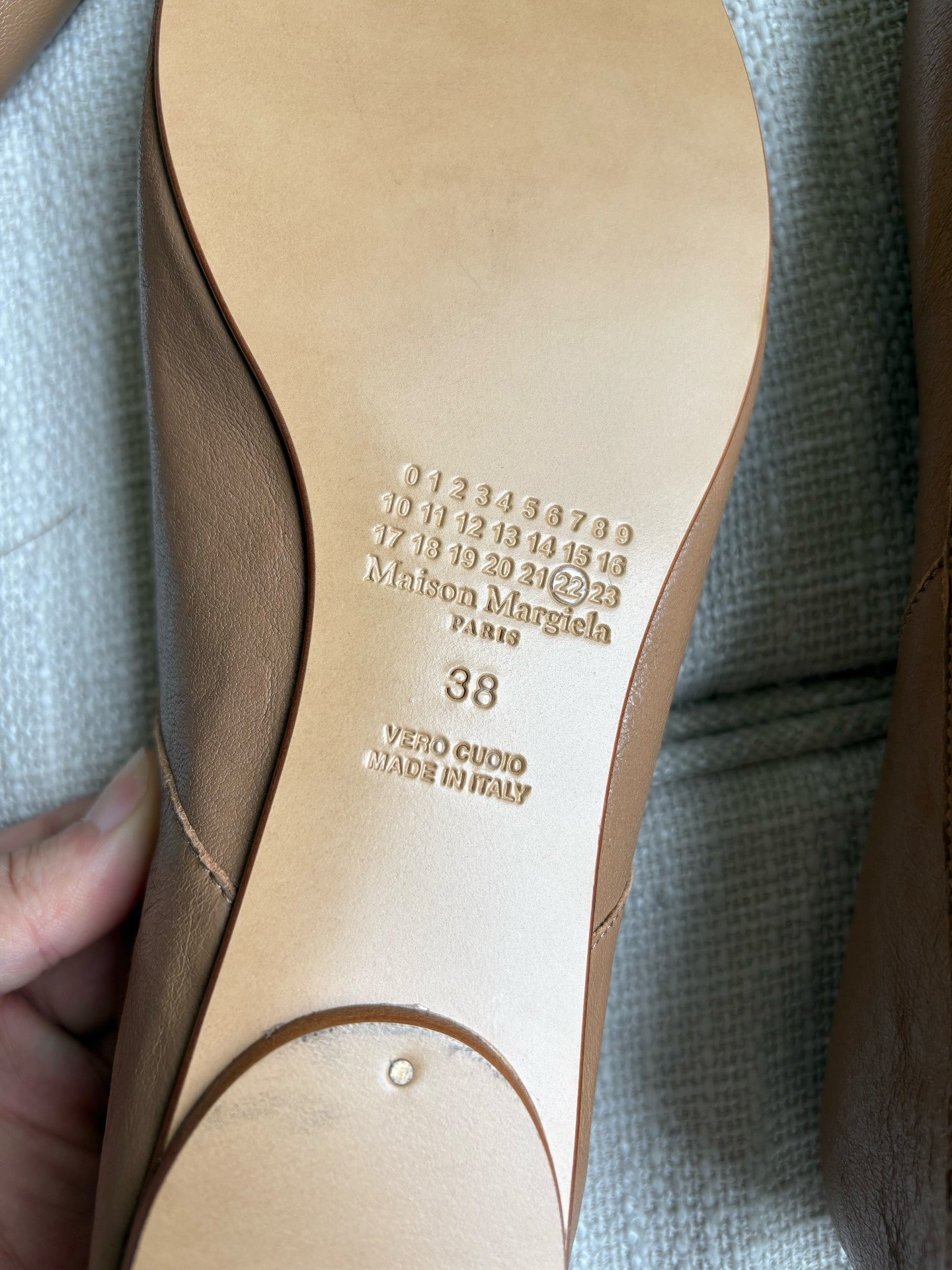 Maison Margiela Tabi Split-Toe Leather Ballet Flats  size 38/US7.5 - Beige
