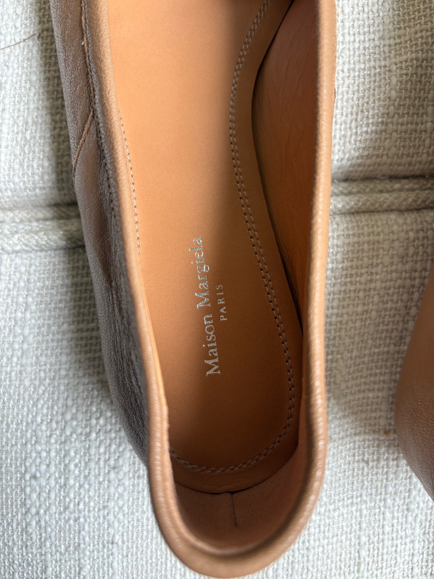 Maison Margiela Tabi Split-Toe Leather Ballet Flats  size 38/US7.5 - Beige