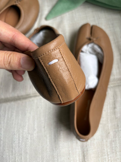 Maison Margiela Tabi Split-Toe Leather Ballet Flats  size 38/US7.5 - Beige